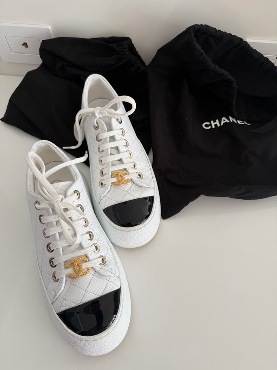 CHANEL- Crumpled Lambskin Patent Cap Toe CC Stitched Sneakers 38  White Black - Picture 5 of 6